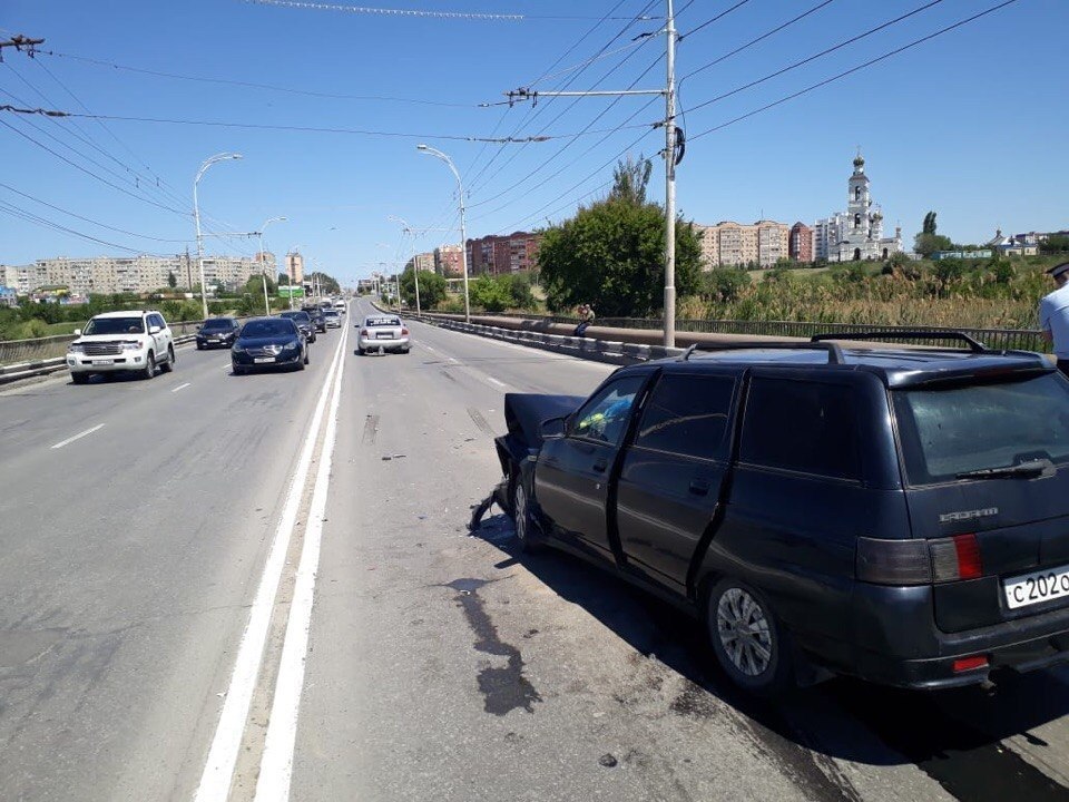 Блокнот волгодонск новости происшествия. Авария в Волгодонске на мосту. Волгодонск ДТП на путепроводе. Волгодонск ДТП на мосту. Блокнот Волгодонск авария на мосту.