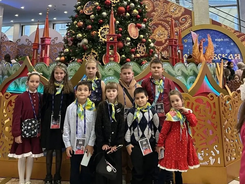 Юные волгодонцы побывали на главной новогодней елке в Кремле