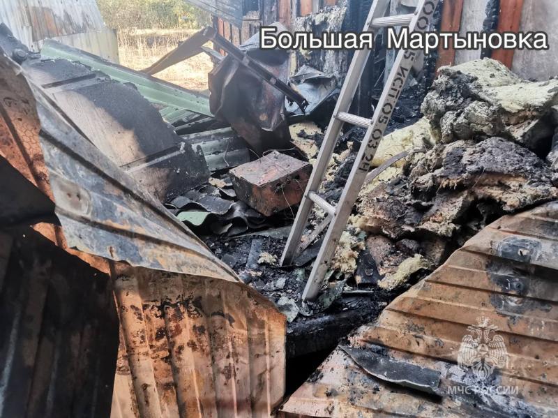 Непотушенная сигарета стала причиной смертельного пожара в Мартыновском районе 