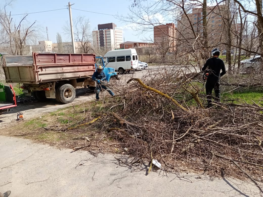 В Волгодонске управляющая компания «Уют» проводит большую уборку в своих  микрорайонах