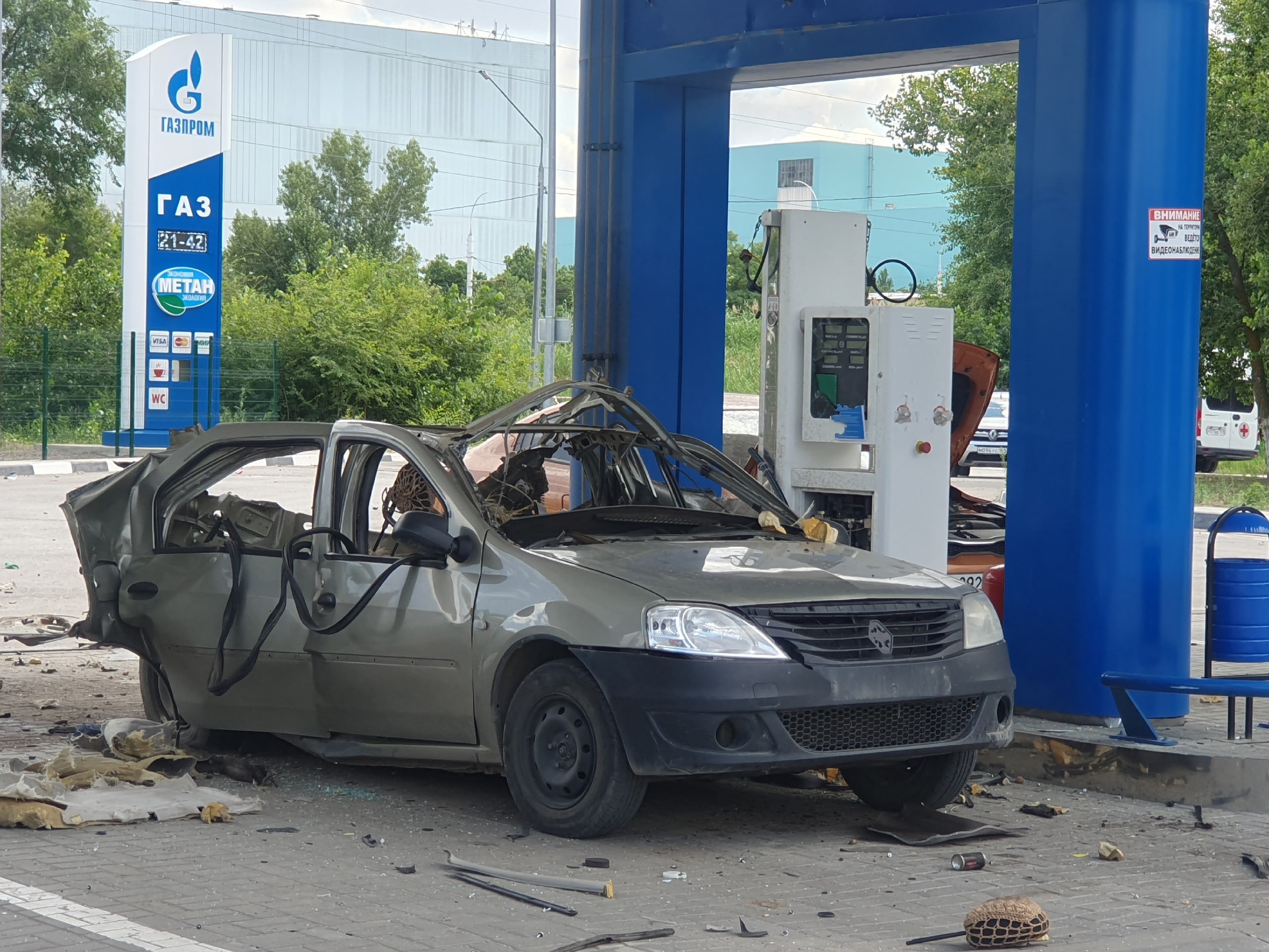 Автомобиль взорвался на заправке в Волгодонске: пострадавший в больнице