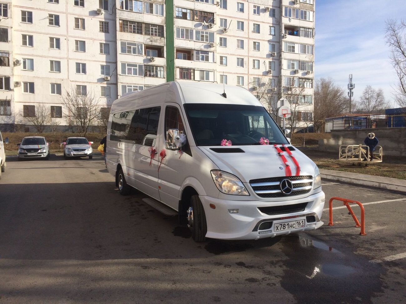 Тепло волгодонск доставка. Транспортные компании Волгодонск. Мерседес доставка служба. Сургутнефтегаз Мерседес для перевоза партий.