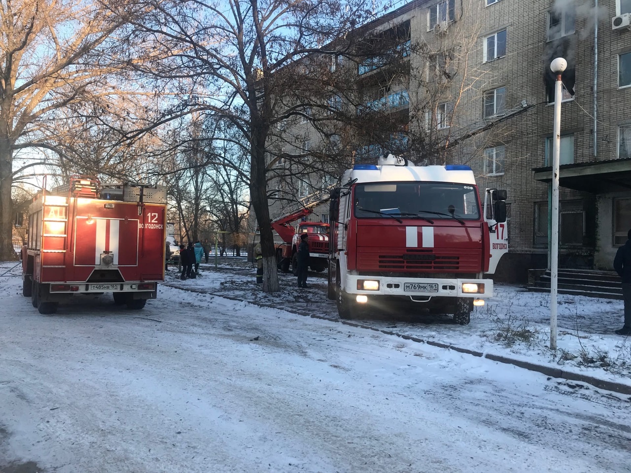 Крупный пожар произошел в бывшем общежитии химзавода на Ленина