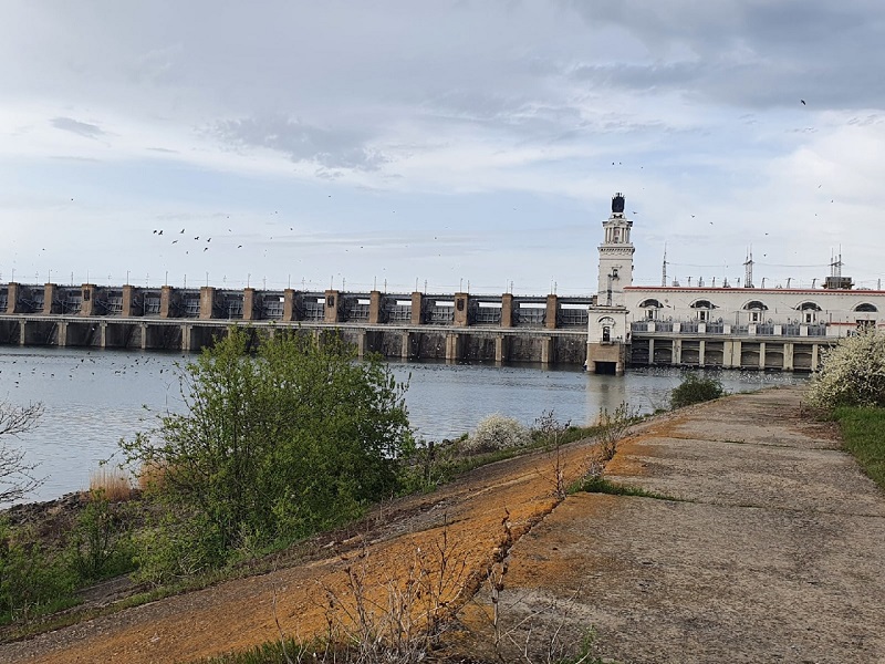 Уровень цимлянского. Волгодонск Цимлянское водохранилище. Волгодонск Цимлянское водохранилище дамба. Цимлянское водохранилище плотина. Плотина Цимлянского водохранилища.