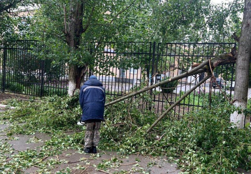 Шторм обрушился на Волгодонск: как город справляется с последствиями