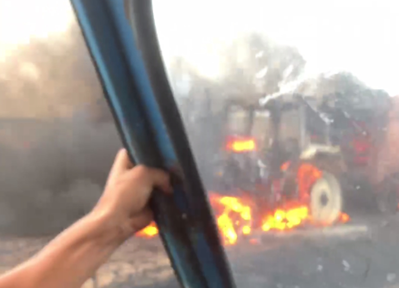 Трактор сгорел в Мартыновском районе