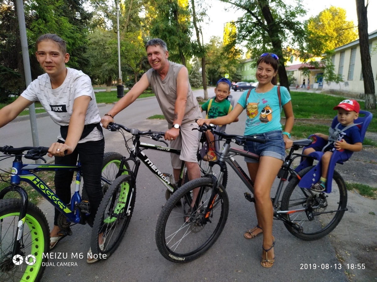 Семья Каргодиных на велопрогулке