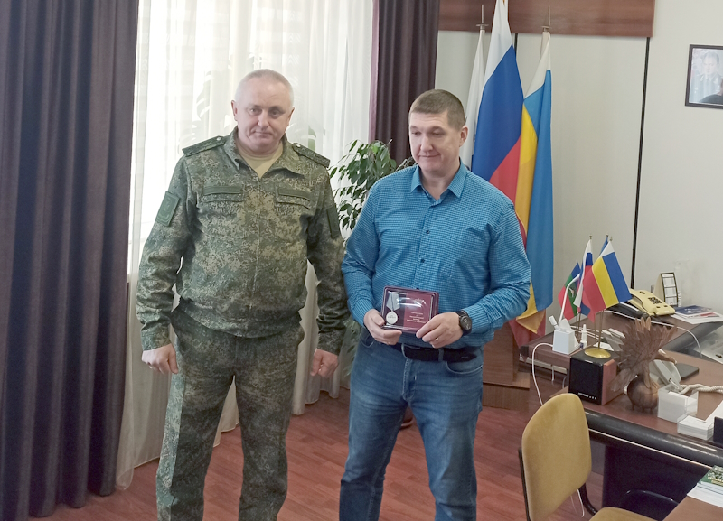 Искупил ошибки прошлого: бывшего полицейского, получившего ранение в зоне СВО, наградили медалью в Волгодонске