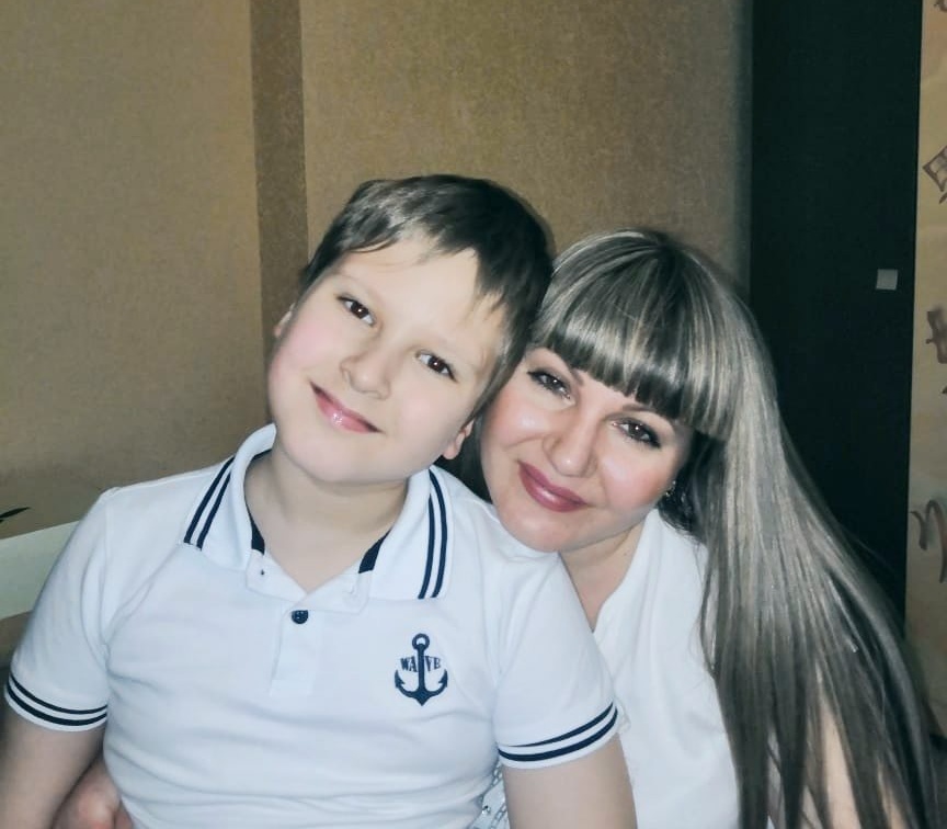 Никита Таракановский и его мама Алина 