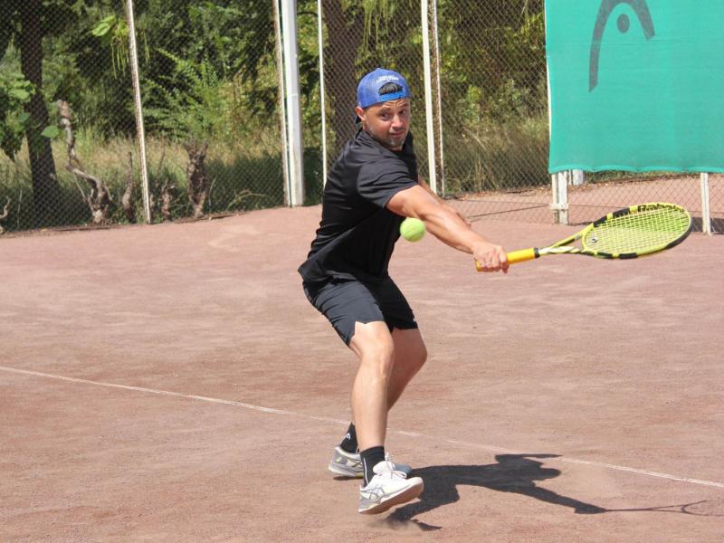 Свыше 60 волгодонских теннисистов сразились на ракетках в традиционном Кубке города Волгодонска