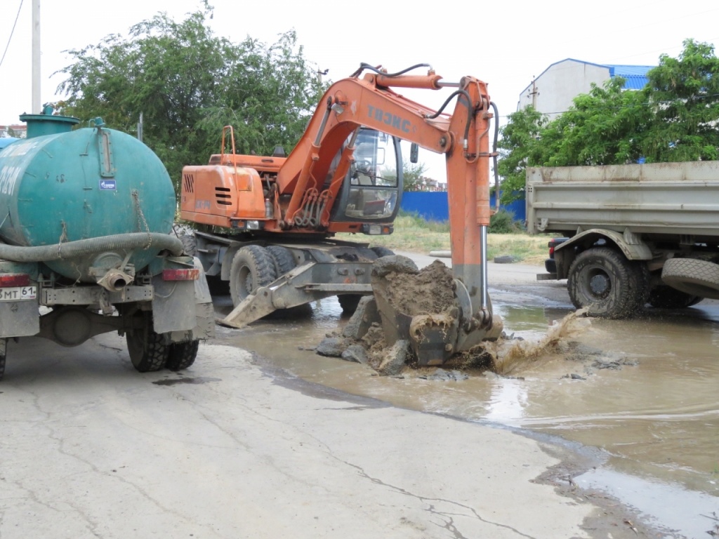 Водоканал волгодонск. Волгодонск Ростовская область Водоканал. Пятый Водоканал Волгодонск. Экскаваторы Водоканал Волгодонск.