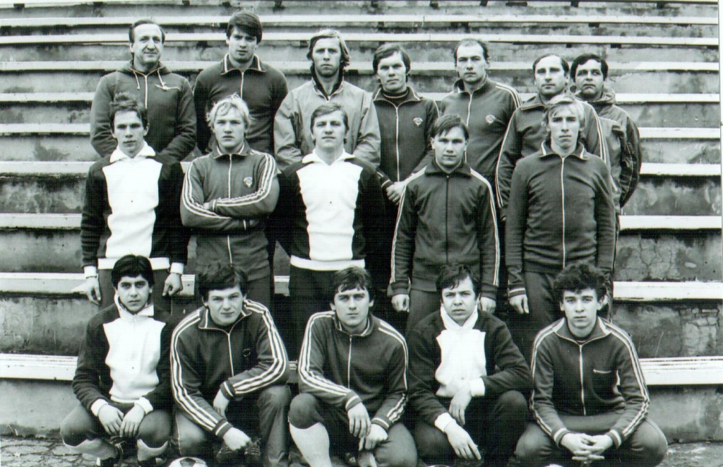 Атоммаш 1982 верхний рд 2-й справ Тютюнников В И .jpg