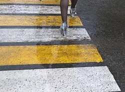 Вот так люди спасаются от дождя