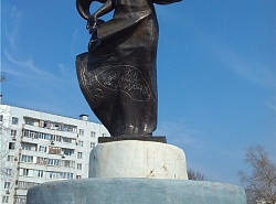 Тетушку-весну изуродовали вандалы!