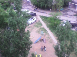 Парковка на Детской площадке! Двор БВП 32, 34!