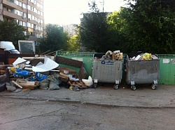 Свалка во дворе