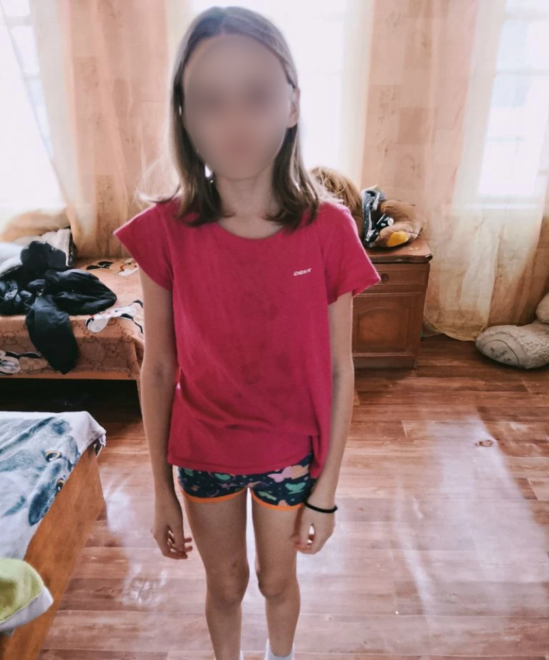 Со слов матери, девочка сбежала именно в этой одежде