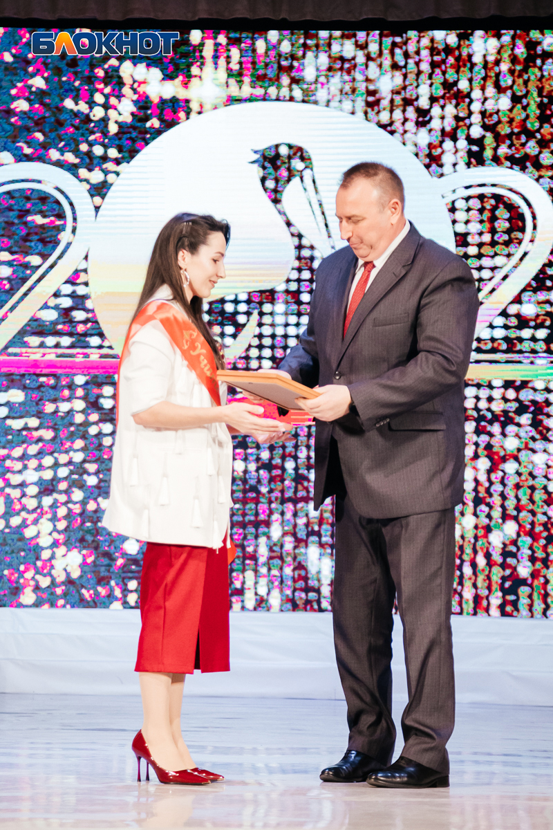 Вручение награды Нине Нийберг